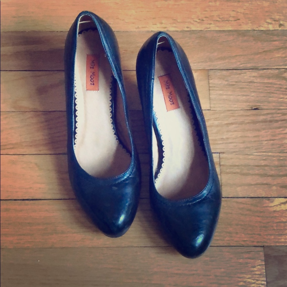 Retro-styled black leather 40s heels 8.5